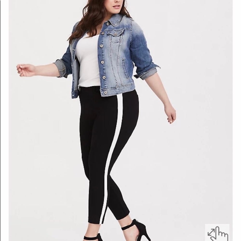 Brand new never worn Torrid black and white pointe pull on stretch pants